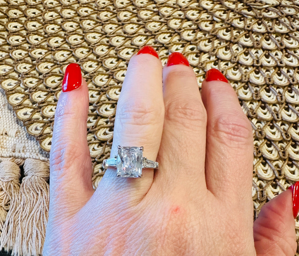 Vivienne Emerald Baguette Ring