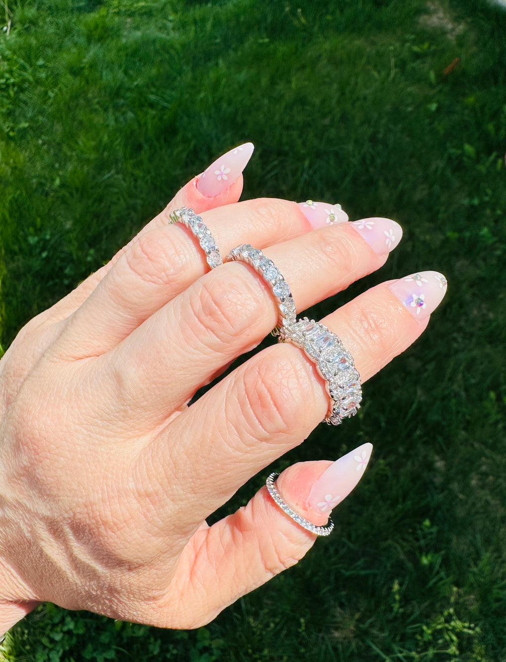 Vera Luxe 4-Piece Stacking Ring Set